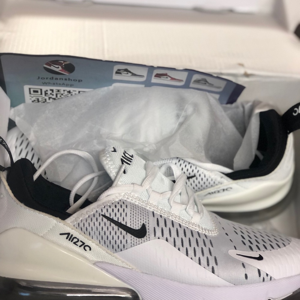 New In Box Nike Air Max 270 Flyknit Tennis Shoes